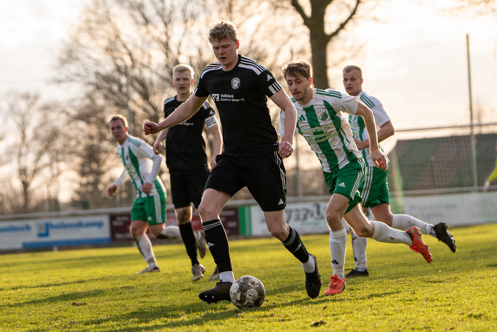 Fußball I Herren I Saison 2025-2026 I Bezirksliga Weser-Ems 4 I 21. Spieltag I TuS Lutten - SW Osterfeine I 4533 | jns.sportfotos - Realisiert mit Pictrs.com