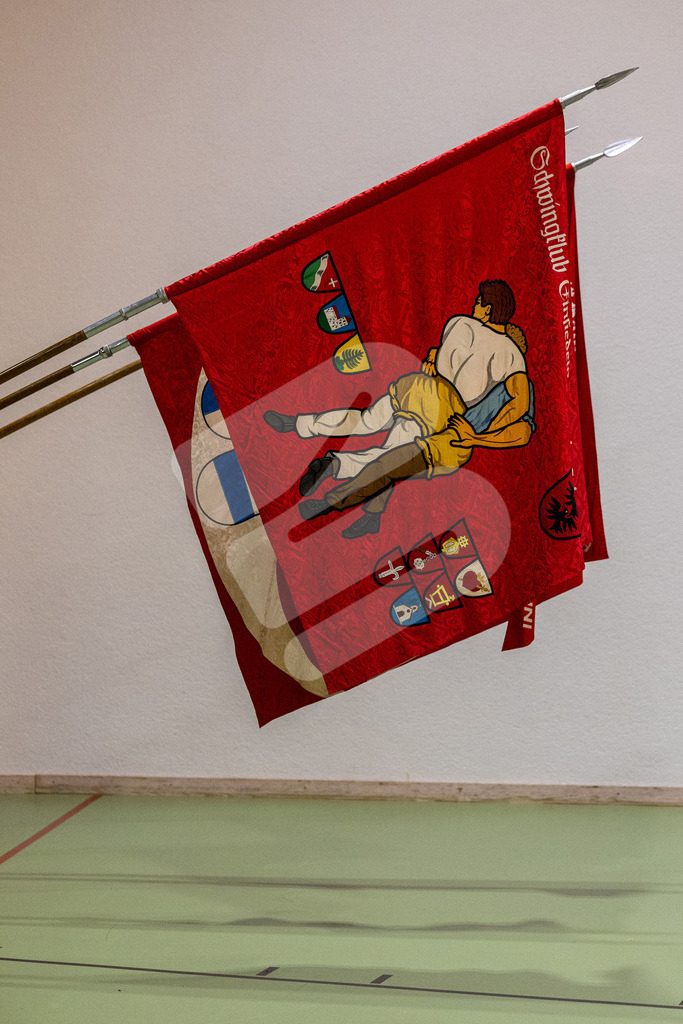 SKE100J_4813 | Die Schwinger des Schwyzer Kantonalen Schwingerverbandes: Fotos, die Dynamik und Leidenschaft festhalten, sowie emotionale Momente aus dem traditionellen Schwingsport zeigen. - Realisiert mit Pictrs.com