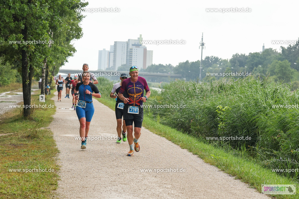LUR_1486 | 34. M-net Erlanger Triathlon 2025 #erlangertriathlon  #mnettriathlon2025 #mnettriathlon #team #olympischedistanz #mitteldistanz #triathlon #maindonaukanal  #erlangertriathlon2025 #yourpictrs #tv1848 #tv1848erlangen  #triathlonbayern #sportinerlangen #demsportverbunden #sportshot_your_pictrs Copyright: www.sportshot.de