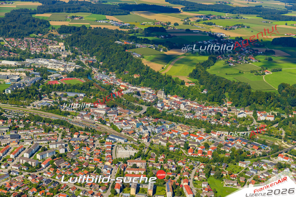 Luftaufnahme der Stadt Trostberg - Die Luftaufnahme wurde 2025 vom UL-Flugzeug heraus erstellt ( keine Drohne ) - Hochauflösende Luftaufnahme - für professionelle Ausdrucke geeignet. Die Geschenkidee !Mit Lizenz und Bildrechte bestellbar