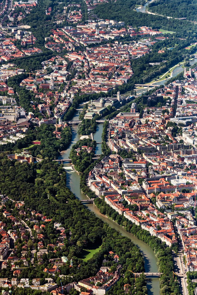 dr__0065339.jpg | MüNCHEN 15.06.2021 Uferbereiche am Flußverlauf der Isar in München im Bundesland Bayern, Deutschland. // Riparian zones on the course of the river of the river Isar in Munich in the state Bavaria, Germany. Foto: Daniel Reiter