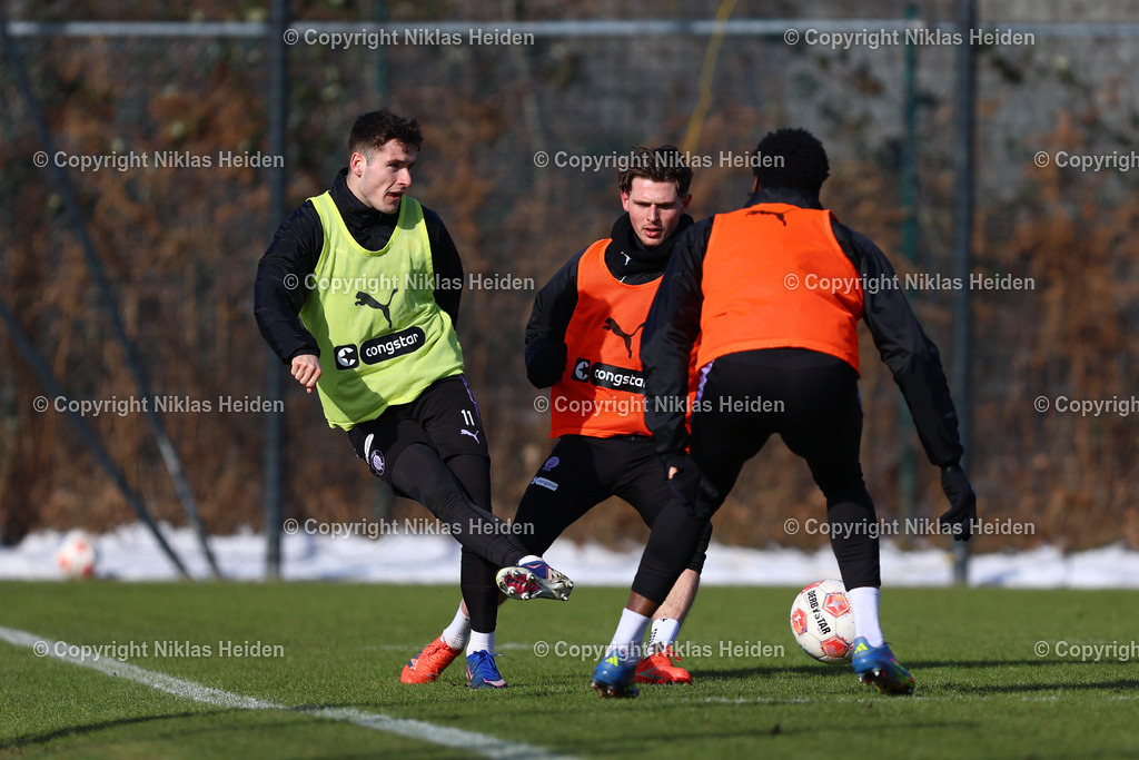 NH_FCStPauli_Training_19022026 | #11 Arkadiusz Pyrka (FC St. Pauli) und #14 Fin Stevens (FC St. Pauli)Fußball I Herren I Training I Saison 2025-2026 I FC St. Pauli I 19.02.2026 I Trainingszentrum FC St. Pauli