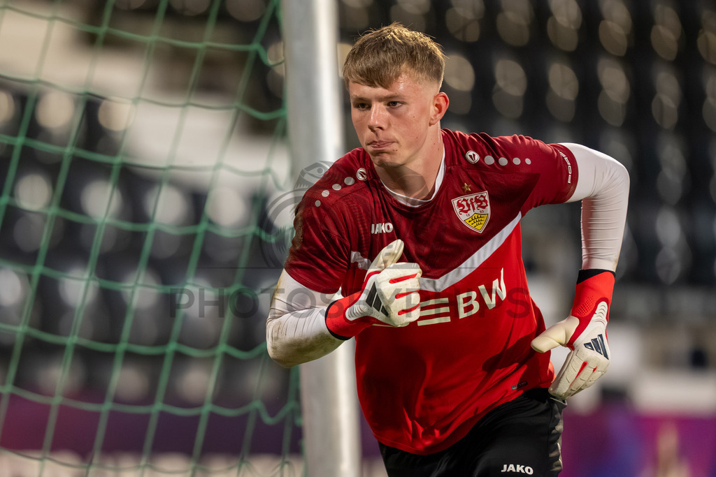 VfB Stuttgart II vs. FC Energie Cottbus, Fussball, 3.Liga, 27. Spieltag, Saison 2025/2026, 03.03.2026 | Florian Pascal Hellstern (VfB Stuttgart II, #01),VfB Stuttgart II vs. FC Energie Cottbus, Fussball, 3.Liga, 27. Spieltag, Saison 2025/2026, 03.03.2026Foto: photosbyphips/Philip Ziegler