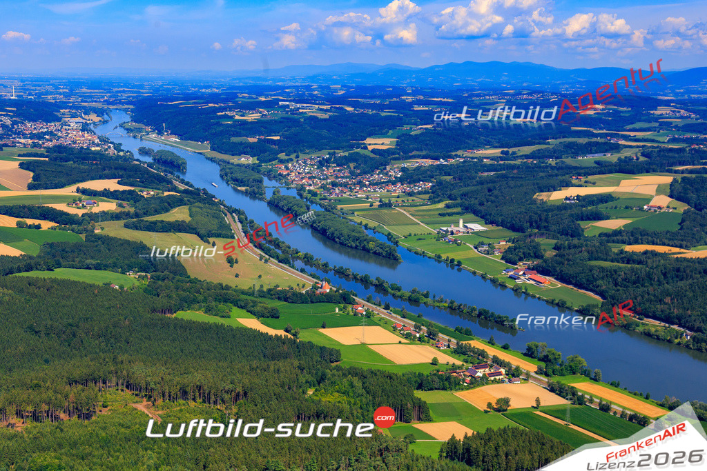 Die Luftaufnahme Hausbach -  wurde 2017 mittels Flugzeug (keine Drohne) erstellt. Perfekte Schärfe und Druck- Auflösung- Garantiert!
