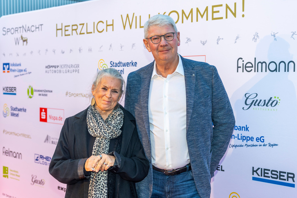 top-top.de 260306-225 | Foto, Video, Fotografie, Videografie, Fotobox, DJ, Discjockey, Musik, Musikbox, Veranstaltung, Photobooth, Amazon, Ebay, Buchtipp, Bestseller, Autor, Verlag, Buch, Wesel, Hamminkeln, NRW, Dinslaken, Rees, Drohne, Hochzeit, Party, Fotobox, Wesel, Fotograf