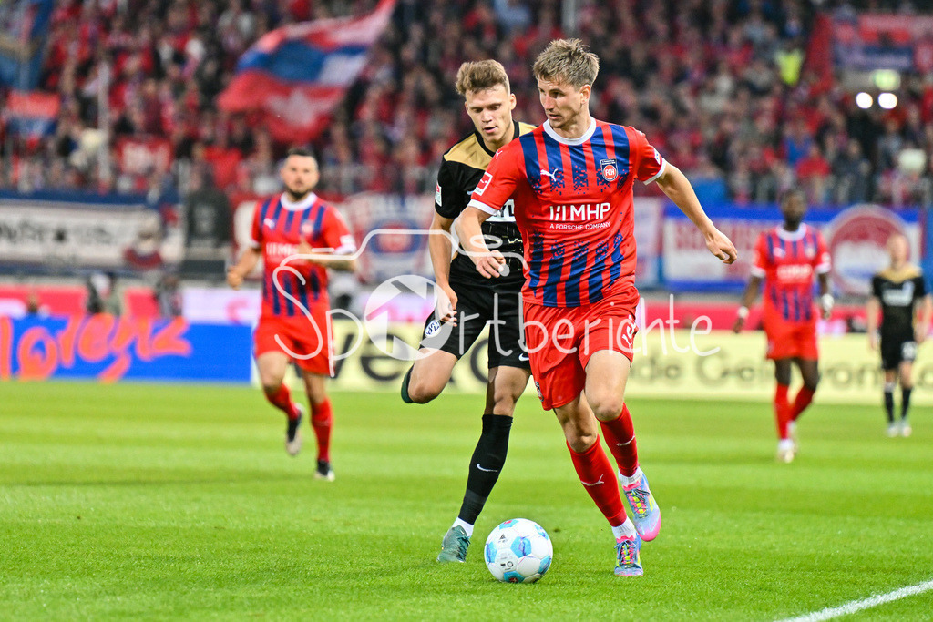 1. FC Heidenheim - SV Elversberg 07 | im Duell Jan SCHOEPPER (Heidenheim 3) und Robin FELLHAUER (SV Elversberg 6) / Zweikampf / Relegation Bundesliga: 1. FC Heidenheim - SV Elversberg 07, Voith-Arena am 22.05.2025 / DFL REGULATIONS PROHIBIT ANY USE OF PHOTOGRAPHS AS IMAGE SEQUENCES AND/OR QUASI-VIDEO / BLD / ZDF