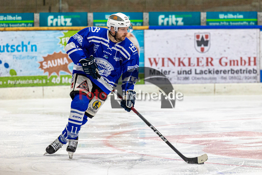 Achtelfinale Spiel 1 SC Forst vs EV Pegnitz ICE DOGS | Eishockey Landesliga Playoffs 2023/2024, Achtelfinale Spiel 1 SC Forst vs EV Pegnitz ICE DOGS, 20240218,
Bastian GRUNDNER (Nature Boyz 11) in Aktion,
2024-02-18 in Peißenberg (Eisstadion)
11 Bastian GRUNDNER (Nature Boyz 11)
Copyright: WolfgangxLindner foto-lindner.de