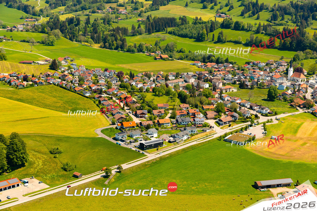 Das Luftbild zeigt : Seebach Sulzberg - Die Luftaufnahme wurde 2024 vom UL-Flugzeug aus erstellt ( keine Drohne ) - Hochauflösende Luftaufnahme - Für grossformatige Ausdrucke geeignet. Die Geschenkidee !Mit Lizenz und Bildrechte bestellbar