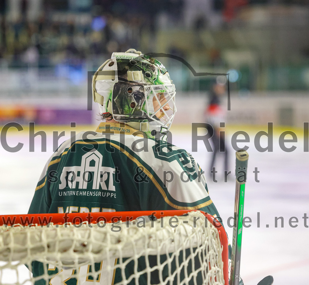 2025-09-26_107_TSV_Erding_gegen_SC_Riessersee | Erding, Deutschland, 26.09.2025:Eishockey, Oberliga Süd 2025 / 2026, 3. Spieltag, TSV Erding gegen SC Riessersee, Endergebnis: 3:5Torwart Leon Meder (Erding Gladiators, #39)Foto: Christian Riedel / fotografie-riedel.net