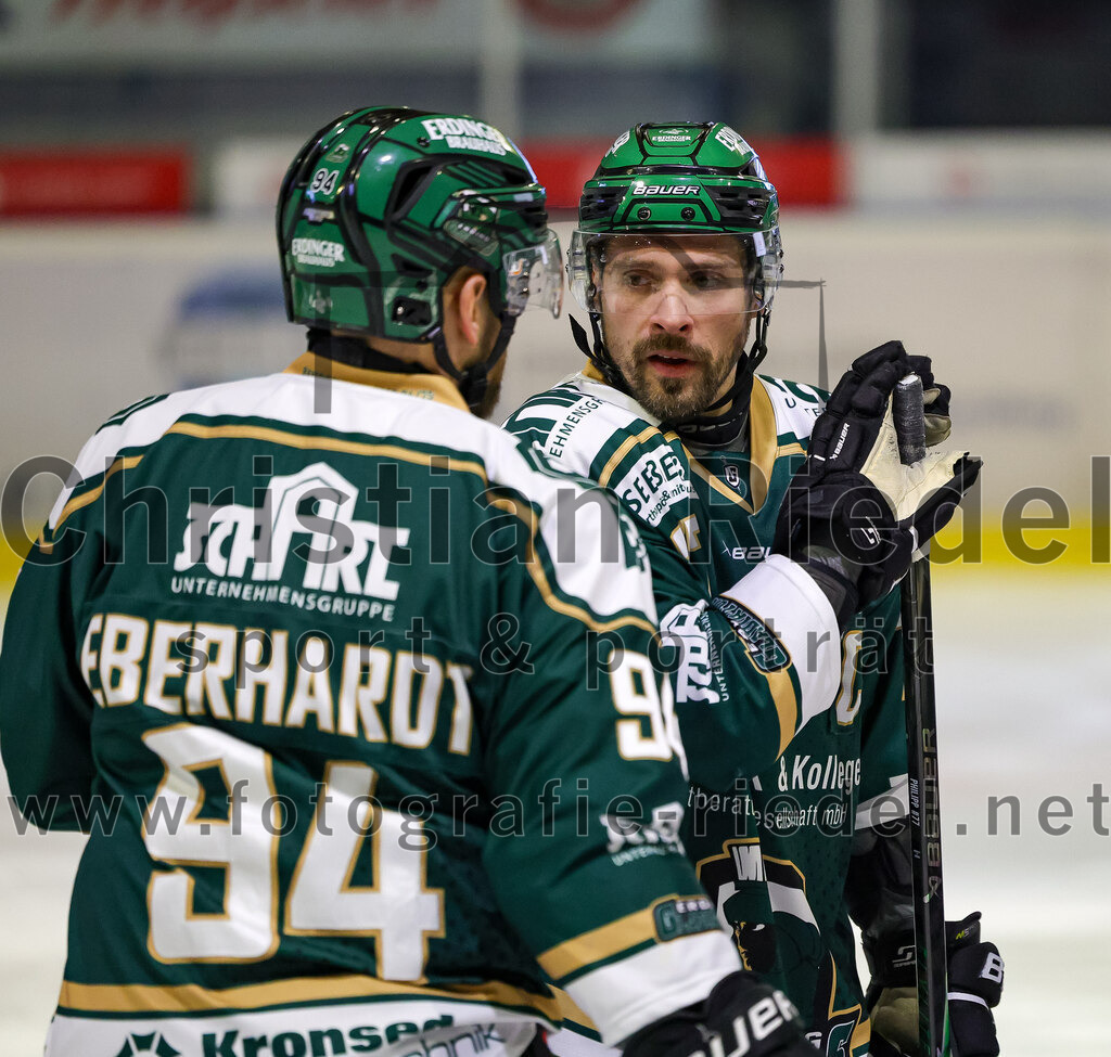2026-01-23_071_TSV_Erding_gegen_SC_Riessersee | Erding, Deutschland, 23.01.2026:Eishockey, Oberliga Süd 2025 / 2026, 40. Spieltag, TSV Erding gegen SC Riessersee, Endergebnis: 6:5 n.V.Markus Eberhardt (Erding Gladiators, #94), Louis Trattner (Erding Gladiators, #7)Foto: Christian Riedel / fotografie-riedel.net
