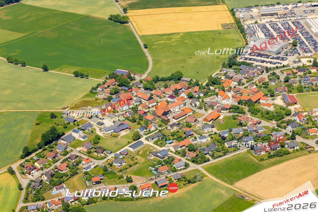 Das Luftbild zeigt : Neukirchen Hemau - Die Luftaufnahme wurde 2023 vom UL-Flugzeug aus erstellt ( keine Drohne ) - Hochauflösende Luftaufnahme - Für grossformatige Ausdrucke geeignet. Die Geschenkidee !Mit Lizenz und Bildrechte bestellbar