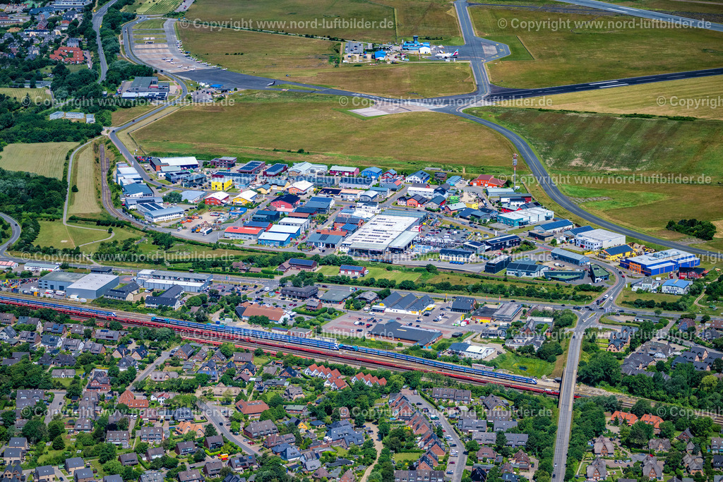 Sylt_Tinnum_Gewerbegebiet_ELS_0235210625 | TINNUM 21.06.2025 Gewerbegebiet und Firmenansiedlung " Sylt Ost " in Tinnum im Bundesland Schleswig-Holstein, Deutschland. // Industrial estate and company settlement " Sylt Ost " in Tinnum in the state Schleswig-Holstein, Germany. Foto: Martin Elsen