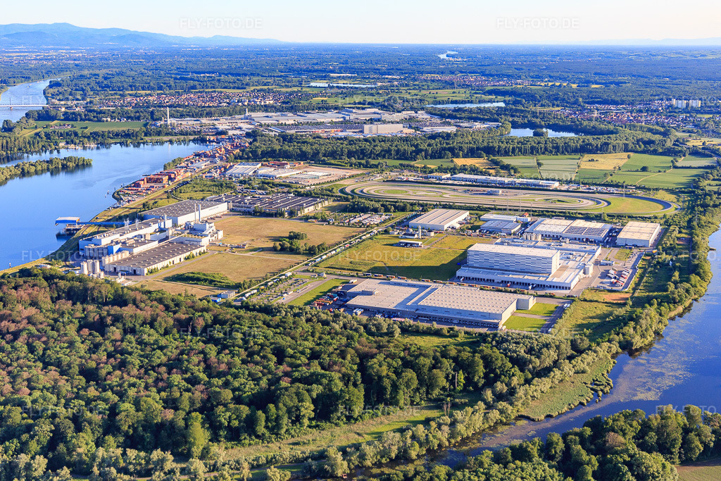 Luftbild: Industriegebiet Am Oberwald aus Nordosten in Wörth am Rhein im Bundesland Rheinland-Pfalz in Deutschland. Foto: IMG_115136.jpg vom 13.06.2019 durch Werner Riehm/FLY-FOTO.de