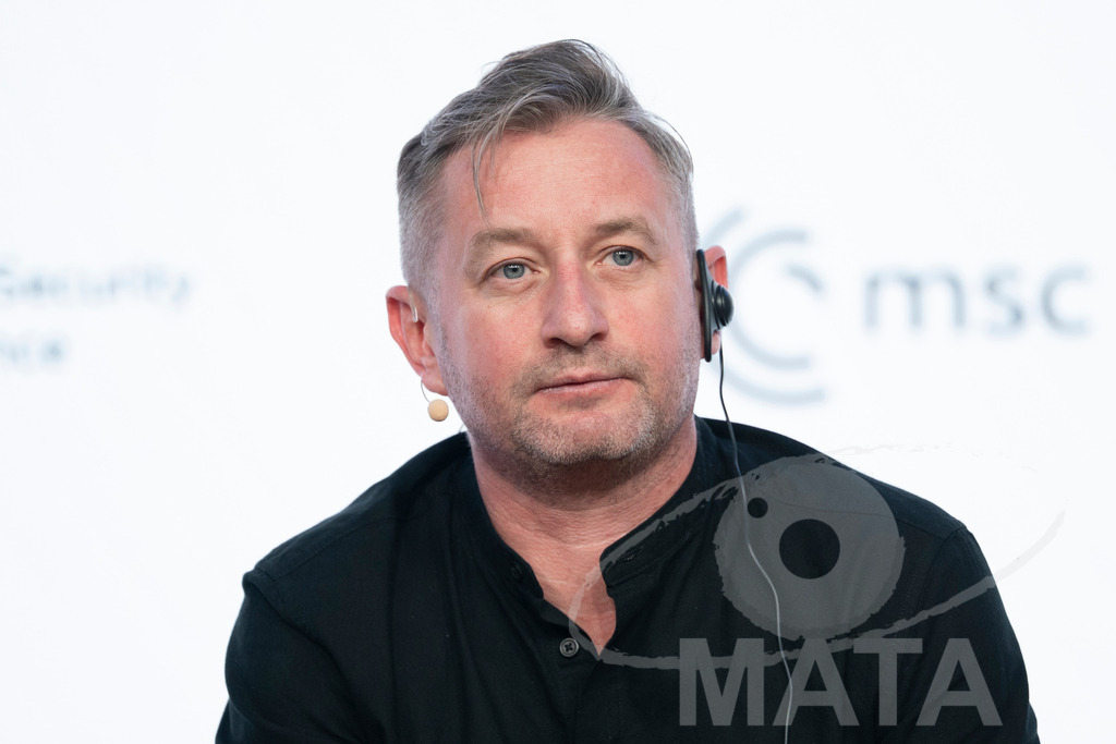 _DWA2769 | Die MSC Security and Literature Series der Münchner Sicherheitskonferenz wird von der ZEIT mitveranstaltet und vom Literaturhaus München unterstützt. Am Donnerstag, 12. Februar (19-20 Uhr), spricht Autor Serhiy Zhadan aus Charkiw mit Chrystia Freeland, Sonderbeauftragte für den Wiederaufbau der Ukraine und ehemalige stellvertretende Premierministerin Kanadas, über die Zukunft der Ukraine - Realisiert mit Pictrs.com