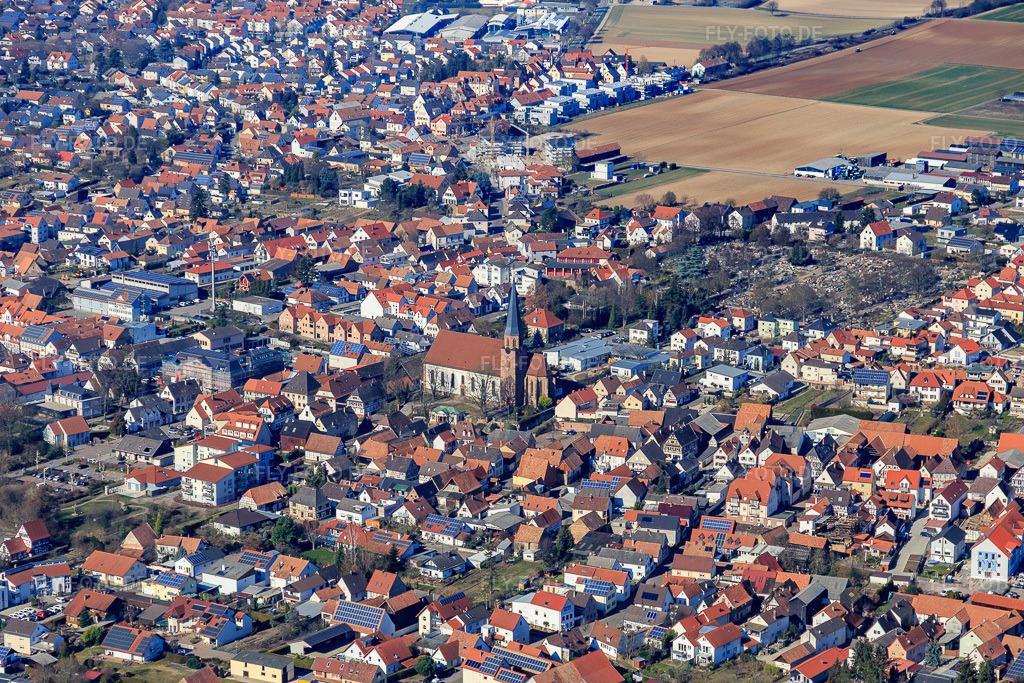 Luftbild: St. Maria Himmelfahrt in Herxheim bei Landau im Bundesland Rheinland-Pfalz in Deutschland. Foto: IMG_112904.jpg vom 27.02.2019 durch Werner Riehm/FLY-FOTO.de