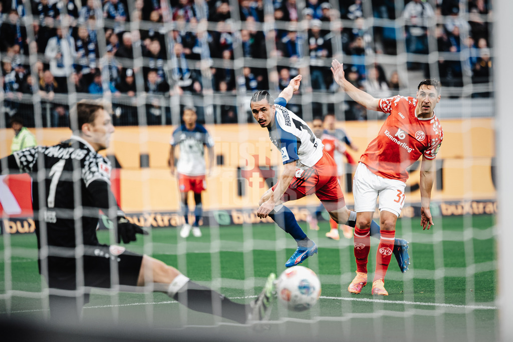 Fußball | Männer | Saison 2025/2026 | 1. Fußball-Bundesliga | 6. Spieltag | Hamburger SV vs. 1. FSV Mainz 05 | 05.10.2025 | Rayan Philippe (#14, HSV) schießt ein Tor zum 2:0