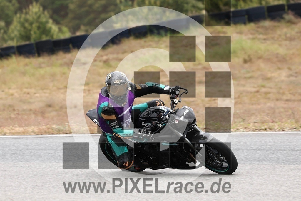 0246-20240518_11022 | Schöne Erinnerungen an spannende Momente - das festzuhalten ist unser Job. PIXELrace.de ist seit 2003 auf den Rennstrecken Europas unterwegs um die Action draußen beim Fahren und die wunderbare Stimmung imm Fahrerlager für euch einzufangen.