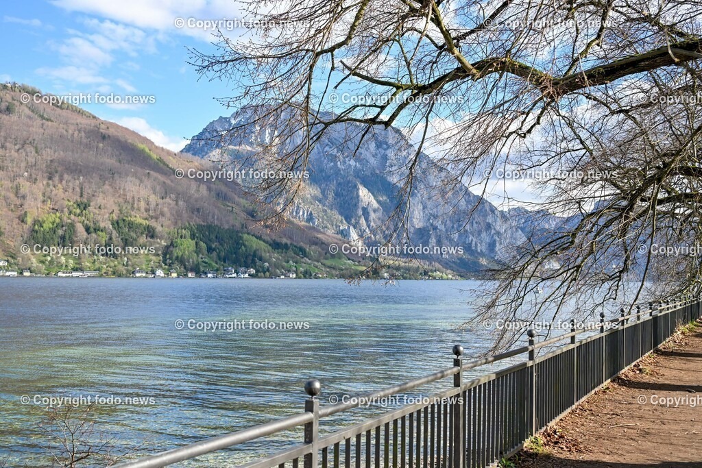 Traunstein_ Traunsee_ Gmunden_ 14.04.2024-3 | 14.04.2024, Gmunden, AUT, Traunstein, im Bild Traunstein, Traunsee, Gmunden, Berg, Berge, See, Tourismus, Bergsteigen, Huette, Segeln, Boote, Landschaft