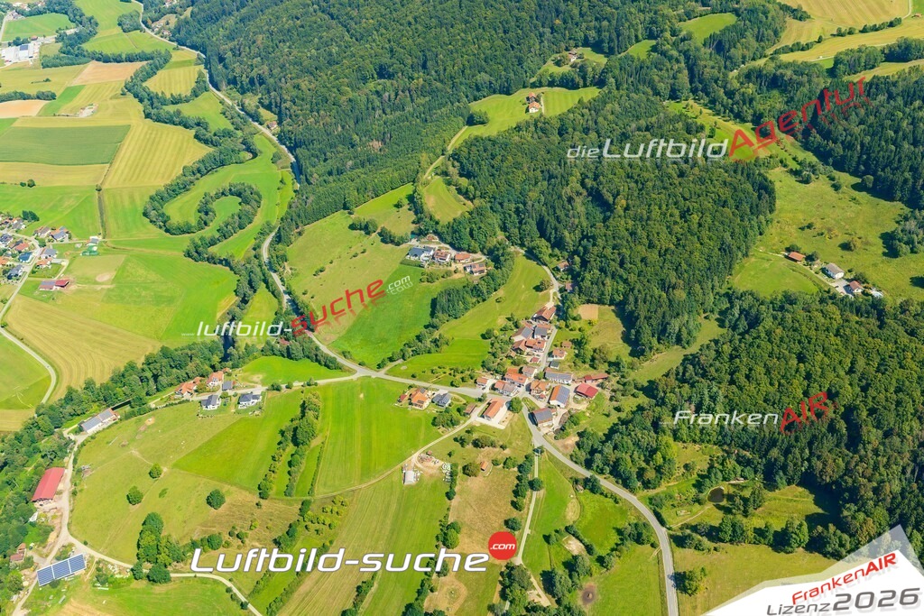 Klassische Luftaufnahme ohne Drohne zeigt:Empertsreut bei Perlesreut - Die Luftbildaufnahme wurde 2025 vom UL-Flugzeug heraus erstellt ( keine Drohne ) - Hochauflösende Luftaufnahme -Nicht vergleichbar mit Google Maps oder Satelittenbilder- Die Geschenkidee !Mit Lizenz und Bildrechte bestellbar