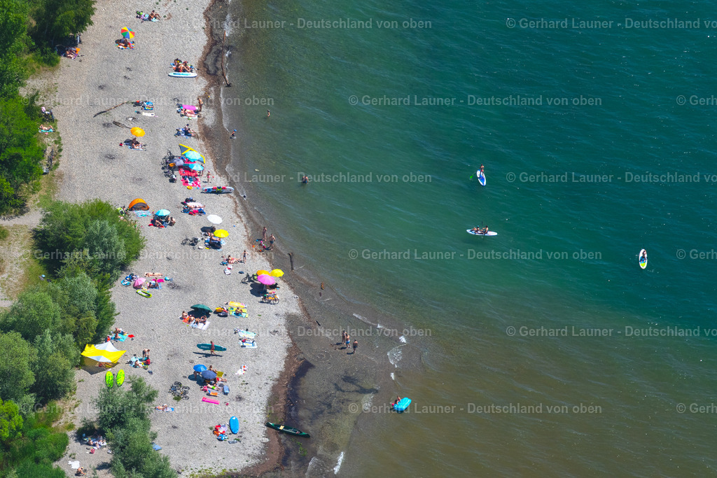 4031628 | LANGENARGEN 12.06.2020 Badegäste suchen sommerliche Abkühlung am Uferbereich des Bodensee in Langenargen am Bodensee im Bundesland Baden-Württemberg, Deutschland. Weiterführende Informationen bei: Gemeinde Langenargen. // Bathers are looking for summer cooling off on the shore area of a??a??Lake Constance in Langenargen on Lake Constance in the state Baden-Wuerttemberg, Germany. Further information at: Gemeinde Langenargen. Foto: Gerhard Launer