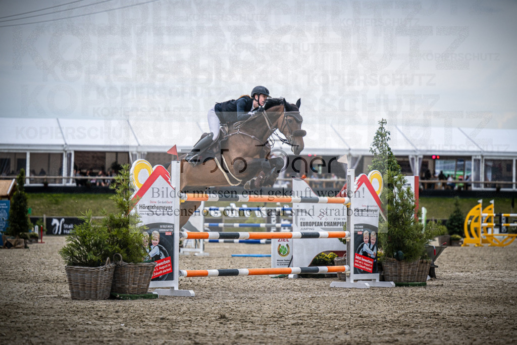 DOS_6928 | Entdecke hochwertige Reitturnierfotos von Foto Oger. Professionell, emotional und authentisch – jetzt Lieblingsmomente im Shop bestellen.Deutschlandweite Turnierfotografie. - Realisiert mit Pictrs.com