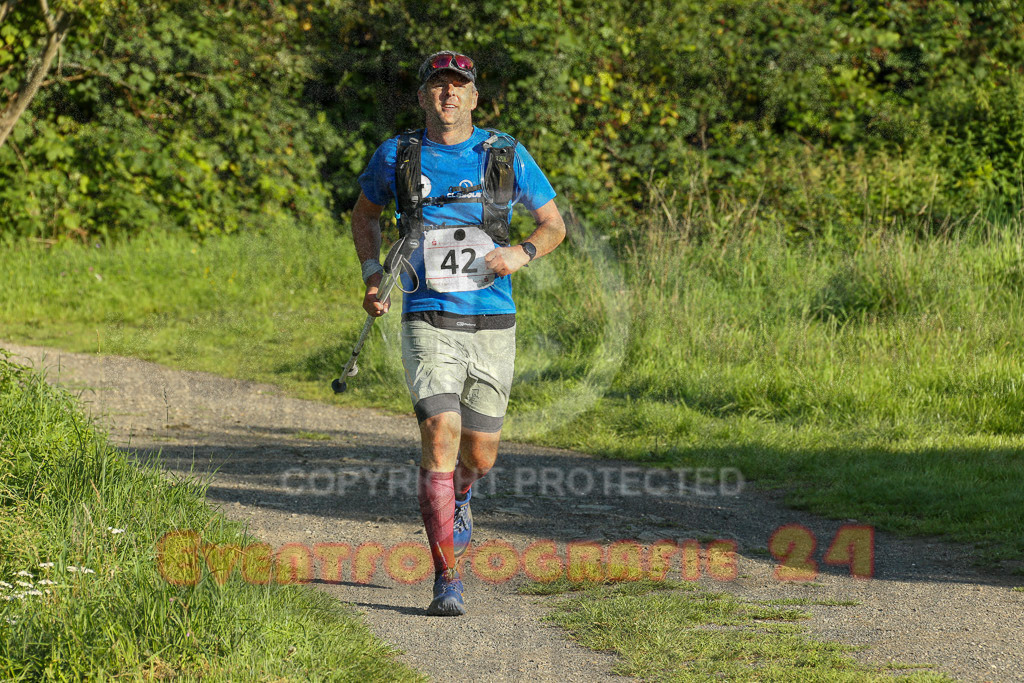 230826_1820_EX1_1851 | Sportfotografie im Rhein-Sieg Kreis, Köln, Bonn, NRW, Rheinland Pfalz, Hessen, etc. Unser Tätigkeitsfeld umfasst den Laufsport vom Volkslauf über den Marathon, Duathlon, Triathon bis zum Ultralauf wie Kölnpfad Ultra oder Schindertrail.