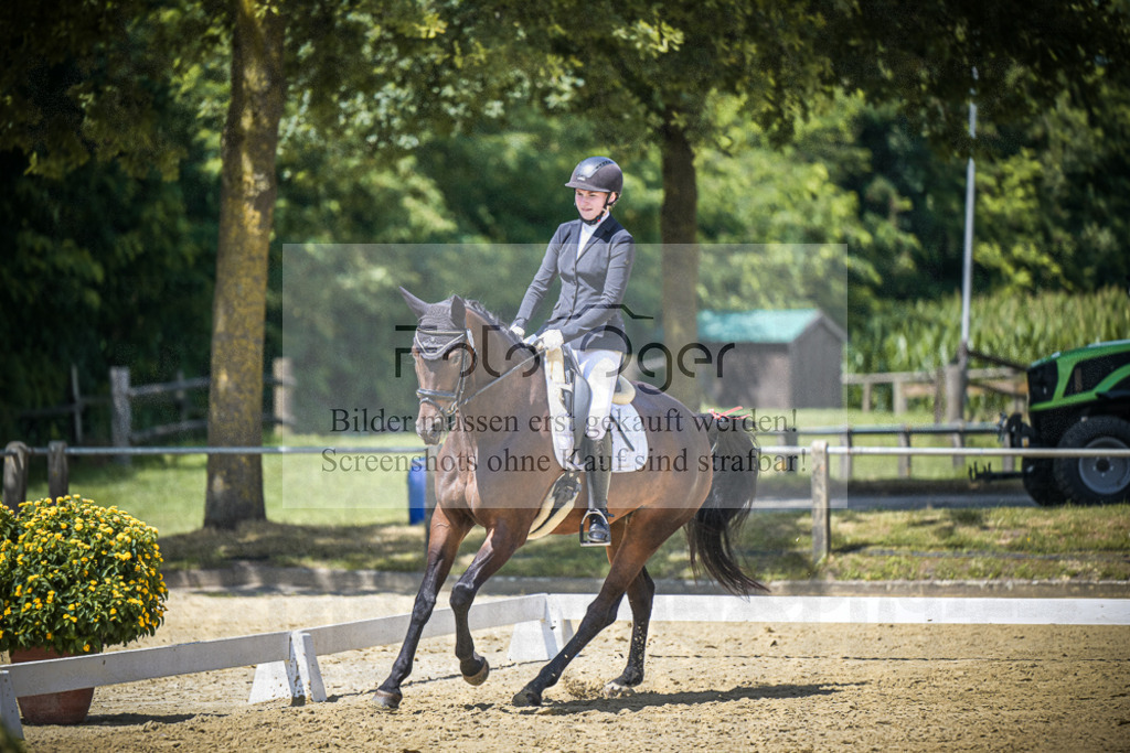 DOS_4293 | Entdecke hochwertige Reitturnierfotos von Foto Oger. Professionell, emotional und authentisch – jetzt Lieblingsmomente im Shop bestellen.Deutschlandweite Turnierfotografie. - Realisiert mit Pictrs.com
