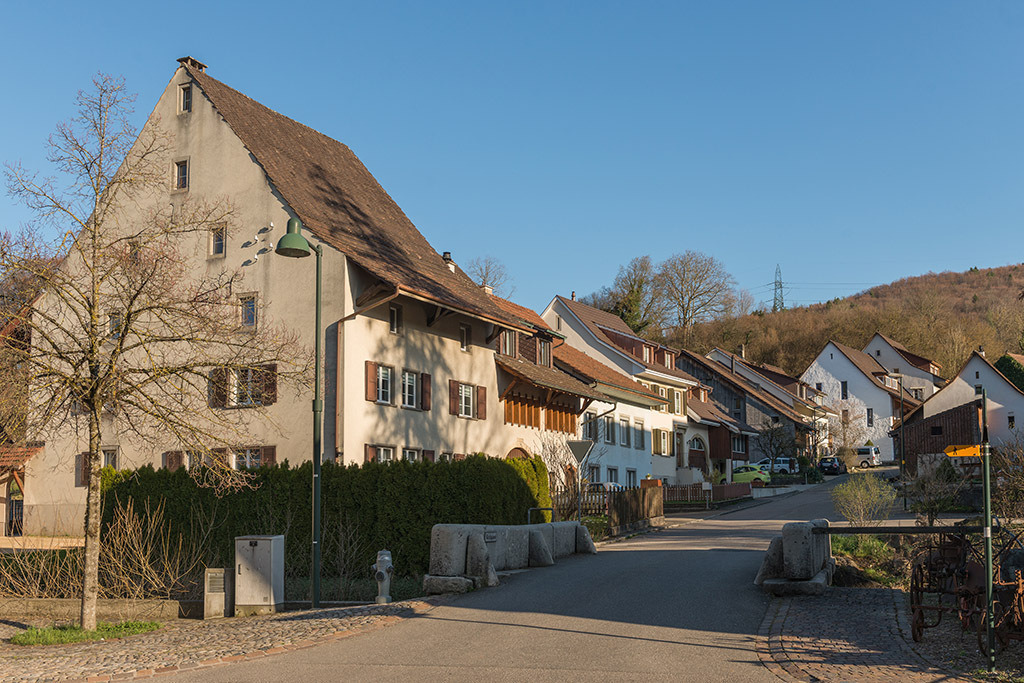 Kirchgasse | in Ziefen, Baselland, Schweiz. - Realisiert mit Pictrs.com