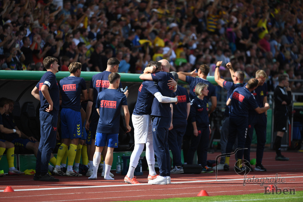 SV Atlas-Delmenhorst-Borussia Mönchengladbach | DFB-Pokal 1. Runde;SV Atlas Delmenhorst (gelb)-Borussia Mönchengladbach (schwarz) am 17.08.2025 in Oldenburg (Marschweg-Stadion), Photo: Philip Eiben 2025 - Realisiert mit Pictrs.com