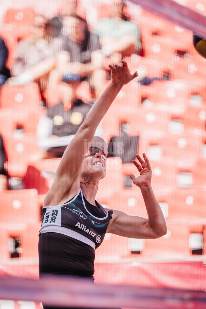 Beachvolleyball | Frauen | Allianz German Beach Tour 2025 | Tourstop Düsseldorf | 16.05.2025 | Angriff von Karla Borger