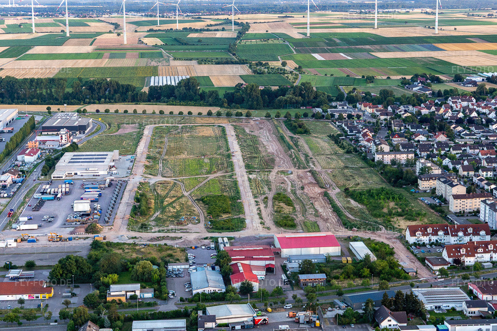 Gewerbepark Interpark Erweiterungsfläche www.offenbach-queich.de | Luftbild: Gewerbepark Interpark Erweiterungsfläche www.offenbach-queich.de in Offenbach an der Queich im Bundesland Rheinland-Pfalz in Deutschland. Foto: IMG_133592.jpg vom 12.07.2022 durch ©2025 Werner Riehm fly-foto.de/copyright - Realisiert mit Pictrs.com