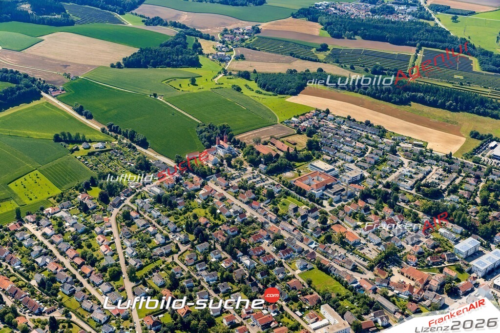 Luftaufnahme von Vilsbiburg - Die Luftaufnahme wurde 2025 vom UL-Flugzeug heraus erstellt ( keine Drohne ) - Hochauflösende Luftaufnahme - für professionelle Ausdrucke geeignet. Die Geschenkidee !Mit Lizenz und Bildrechte bestellbar