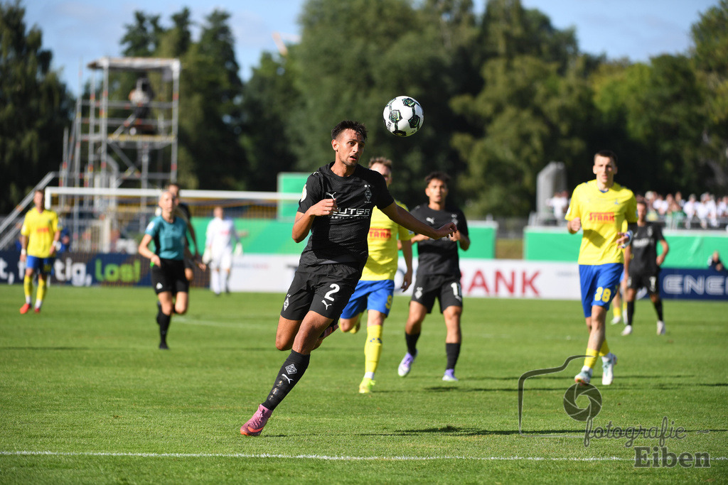 SV Atlas-Delmenhorst-Borussia Mönchengladbach | DFB-Pokal 1. Runde;SV Atlas Delmenhorst (gelb)-Borussia Mönchengladbach (schwarz) am 17.08.2025 in Oldenburg (Marschweg-Stadion), Photo: Philip Eiben 2025 - Realisiert mit Pictrs.com