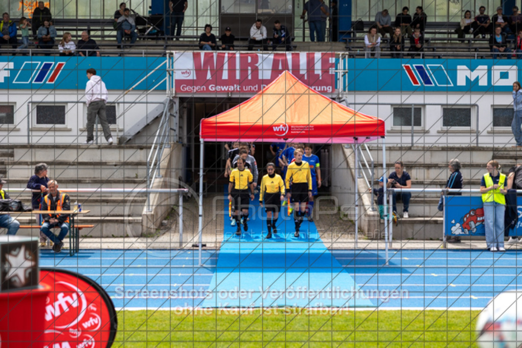 20250529_125924_0225 | #,  SGM Wendlingen-Ötlingen II (blau) vs. 1.FC Donzdorf II (schwarz), Fussball, Frauen-Bezirkspokal Finale Saison 2024/2025, Rasenplatz VfL Stadion Kirchheim, Jesinger Straße 105, 73230 Kirchheim, 29.05.2025 - 13:00 Uhr,Foto: PhotoPeet-Sportfotografie/Peter Harich