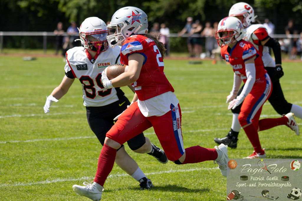 GFLW 1: German Football League Women 1: Rodgau Pioneers Ladies - Stuttgart Scorpions Sisters, 07.06.2026 | Lina Hadziefendic (Rodgau Pioneers Ladies #22) mit dem Ball in der Hand bei einem Lauf &amp; Franziska Schaller (Stuttgart Scorpions Sisters #89), Rodgau Pioneers Ladies - Stuttgart Scorpions Sisters, Rodgau, Maingau-Energie-Stadion "Am Weichsee", 7.6.2026 - Realisiert mit Pictrs.com