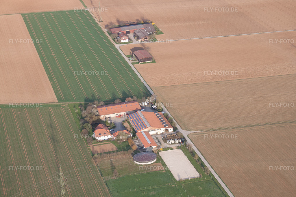Luftbild: Korntal-Münchingen, Höfe am Birkemer Weg im Ortsteil Münchingen in Korntal-Münchingen im Bundesland Baden-Württemberg in Deutschland. Foto: IMG_38987.jpg vom 03.04.2011 durch Werner Riehm/FLY-FOTO.de