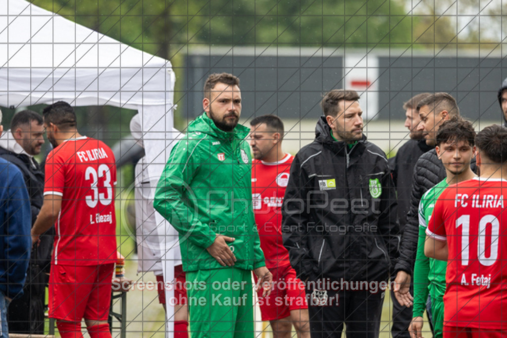 20250504_145804_0001 | #,SSV Göppingen (schwarz) vs. TSV Wäschenbeuren (grün), Fussball, Kreisliga A3 - Bezirk Neckar/Fils, 25. Spieltag, Saison 2024/2025, Kunstrasensportplatz Nord, Hohenstaufenstr. 123, 73033 Göppingen, 04.05.2025 - 15:00 Uhr,Foto: PhotoPeet-Sportfotografie/Peter Harich