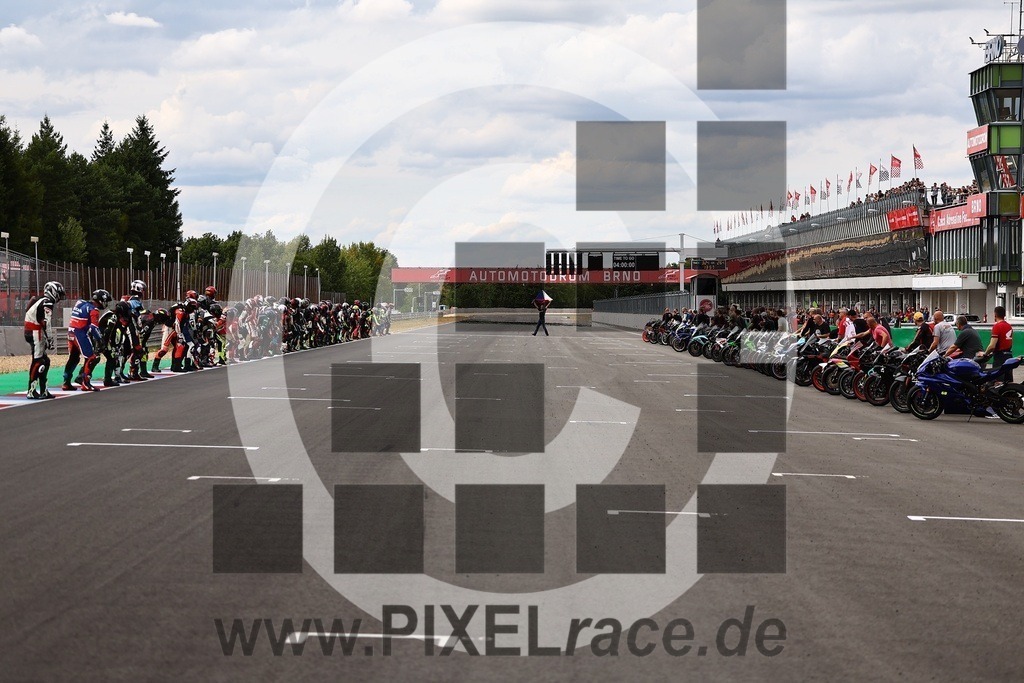 startendurance-20250830_07292 | Schöne Erinnerungen an spannende Momente - das festzuhalten ist unser Job. PIXELrace.de ist seit 2003 auf den Rennstrecken Europas unterwegs um die Action draußen beim Fahren und die wunderbare Stimmung imm Fahrerlager für euch einzufangen.
