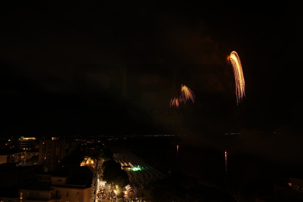 Ferragosto Fireworks in Grado, Italy | GRADO, ITALY, 15.AUG.26 - FIREWORKS - Ferragosto fireworks over the Adriatic Sea in Grado, Italy. Colorful fireworks light up the night sky above the beach, coastline and waterfront during the traditional summer celebration. - Realisiert mit Pictrs.com
