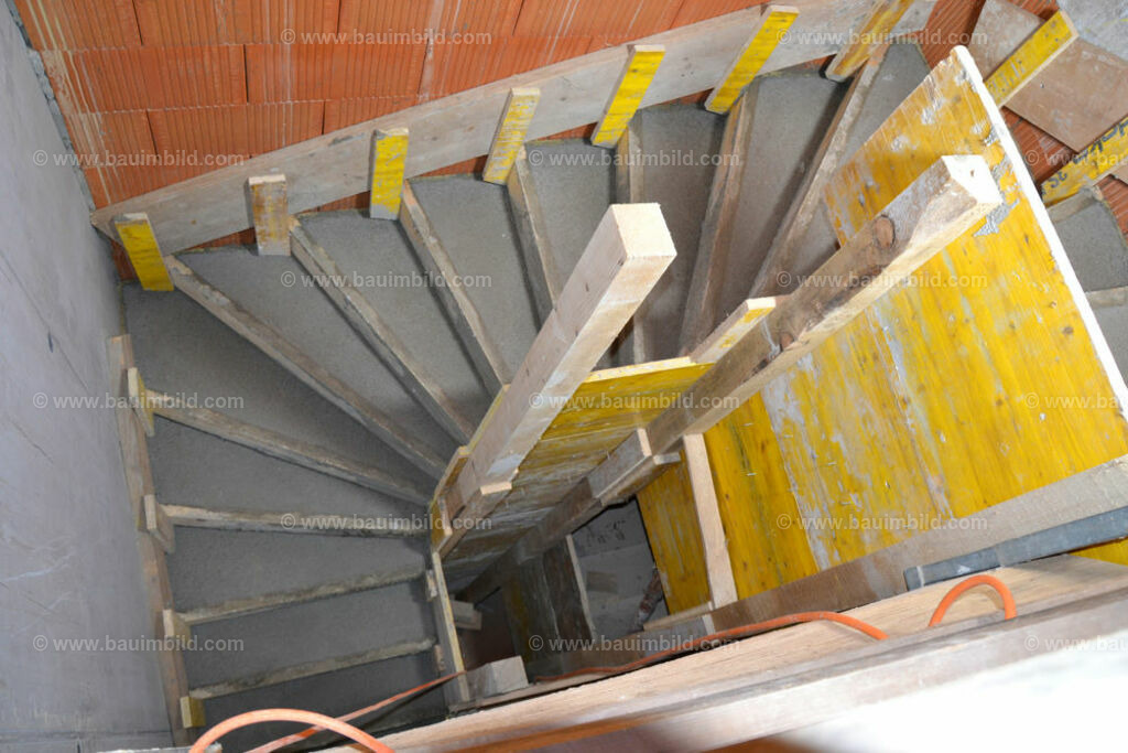 bib-lg04-betonarbeiten-treppen-0751 | Nach LV-Leistungsgruppen sortierte Detailfotos über den Bau eines Hauses. Alle Hausbau-Bilder direkt vom Urheber und Autor der Website Haus-Selber-Bauen.com