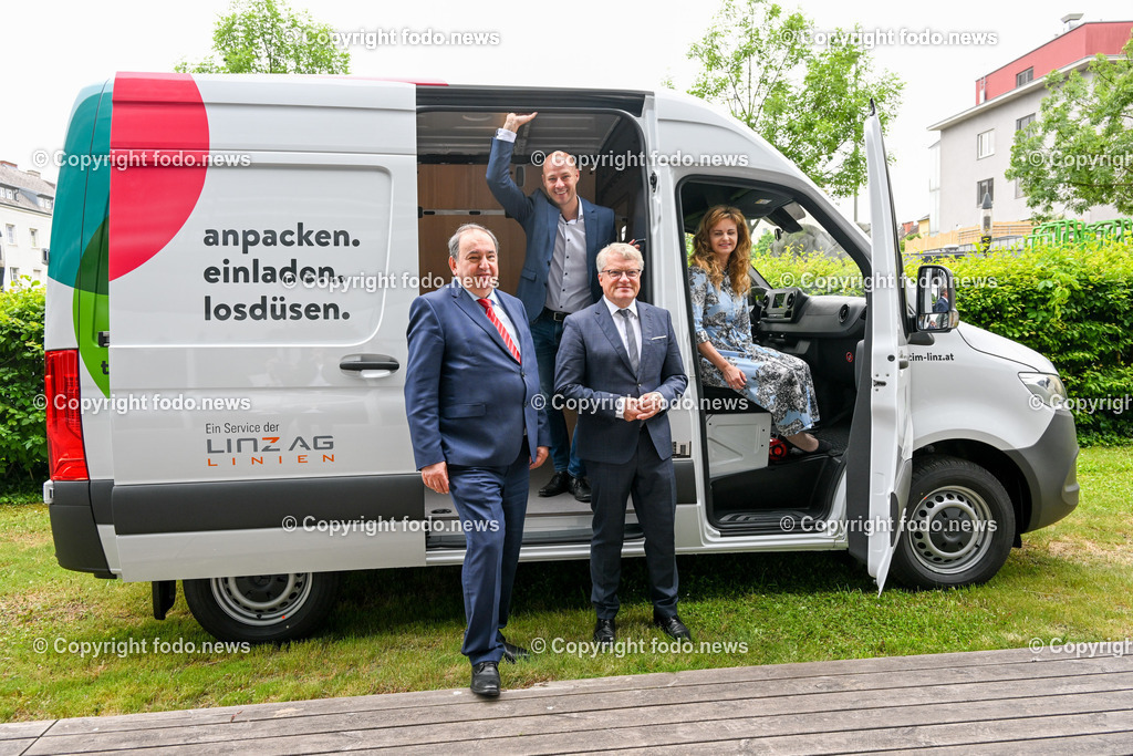 Pressekonferenz LINZ AG - tim Linz - Eine Erfolgsgeschichte_ 05.06.2023-33 | 05.06.2023, Linz AG, AUT, Pressekonferenz LINZ AG - tim Linz - Eine Erfolgsgeschichte, im Bild Erich Haider (Generaldirektor der LINZ AG), Martin Hajart (VP, Vize-Bgm. der Stadt Linz), Klaus Luger (SP, Bgm. der Stadt Linz), Jutta Rinner (Vorstandsdirektorin der LINZ AG, Ressort Verkehr & Konzernservice)