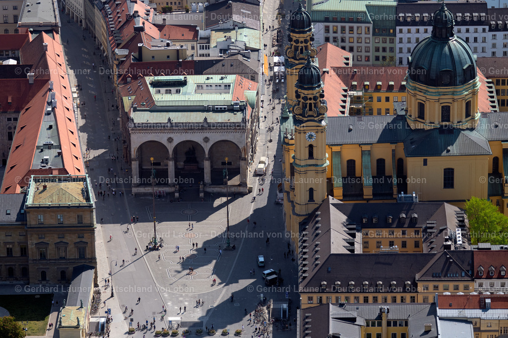 4024942 | Feldherrnhalle, Theatinerkirche, Odeonsplatz, München