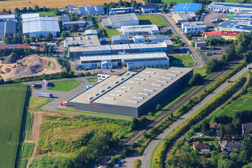 Luftbild: Eichenlaub Logistik GmbH in Rohrbach im Bundesland Rheinland-Pfalz in Deutschland. – Foto: IMG_092511.jpg vom 01.08.2016 durch Werner Riehm/FLY-FOTO.de – Auflösung des Originals: 5472 x 3648 px – Eichenlaub Logistik GmbH