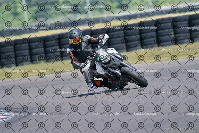 26BT02-2112 | markuskiefer.com - Realisiert mit Pictrs.com