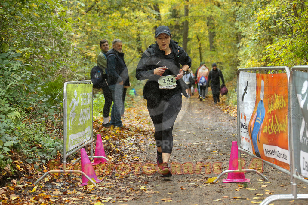 251026_1342_EX1_3881 | Sportfotografie im Rhein-Sieg Kreis, Köln, Bonn, NRW, Rheinland Pfalz, Hessen, etc. Unser Tätigkeitsfeld umfasst den Laufsport vom Volkslauf über den Marathon, Duathlon, Triathon bis zum Ultralauf wie Kölnpfad Ultra oder Schindertrail.