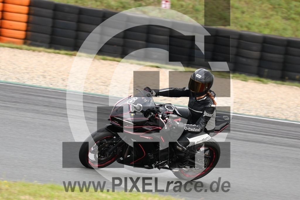 0062-20240807_03182 | Schöne Erinnerungen an spannende Momente - das festzuhalten ist unser Job. PIXELrace.de ist seit 2003 auf den Rennstrecken Europas unterwegs um die Action draußen beim Fahren und die wunderbare Stimmung imm Fahrerlager für euch einzufangen.