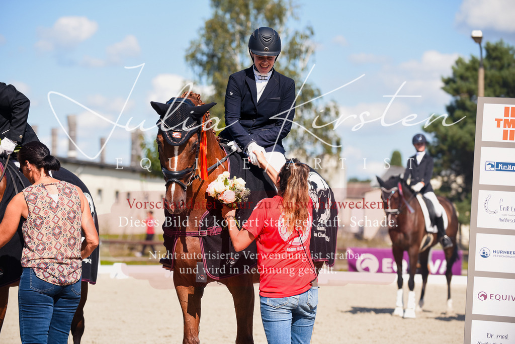 DSC_9782 | Pferde- und Turnierfotografie in Westsachsen. Pferdeportraits, Auftragszeichnungen und intuitive Kunst.