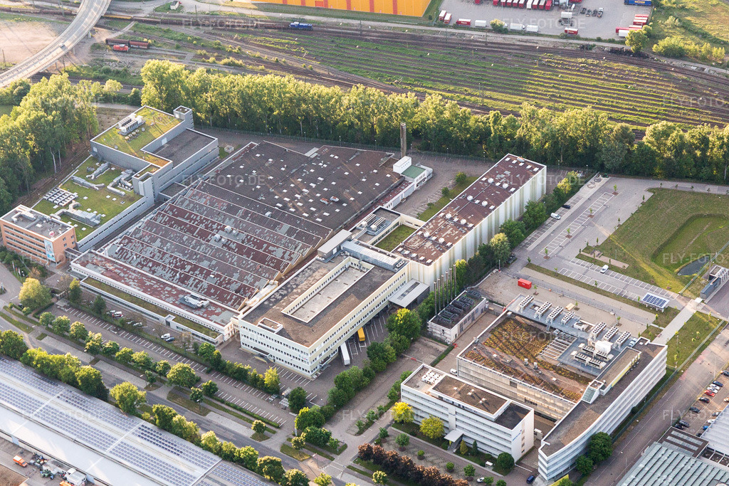 Luftbild: DHU im Ortsteil Durlach in Karlsruhe im Bundesland Baden-Württemberg in Deutschland. Foto: IMG_099562.jpg vom 21.05.2017 durch Werner Riehm/FLY-FOTO.de