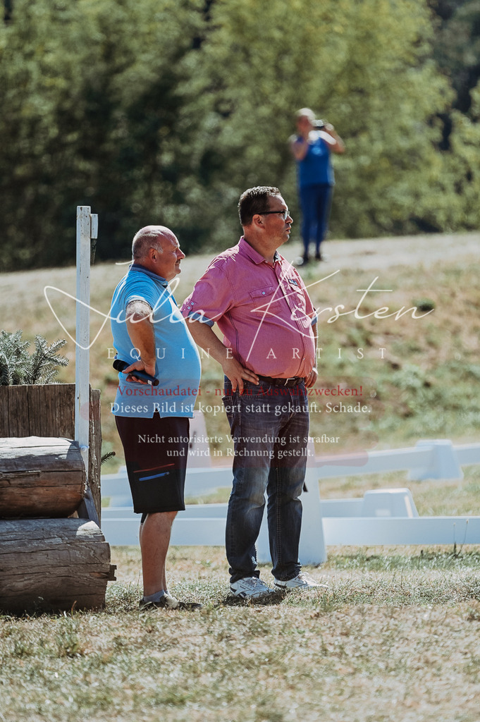 DSC_8403 | Pferde- und Turnierfotografie in Westsachsen. Pferdeportraits, Auftragszeichnungen und intuitive Kunst.