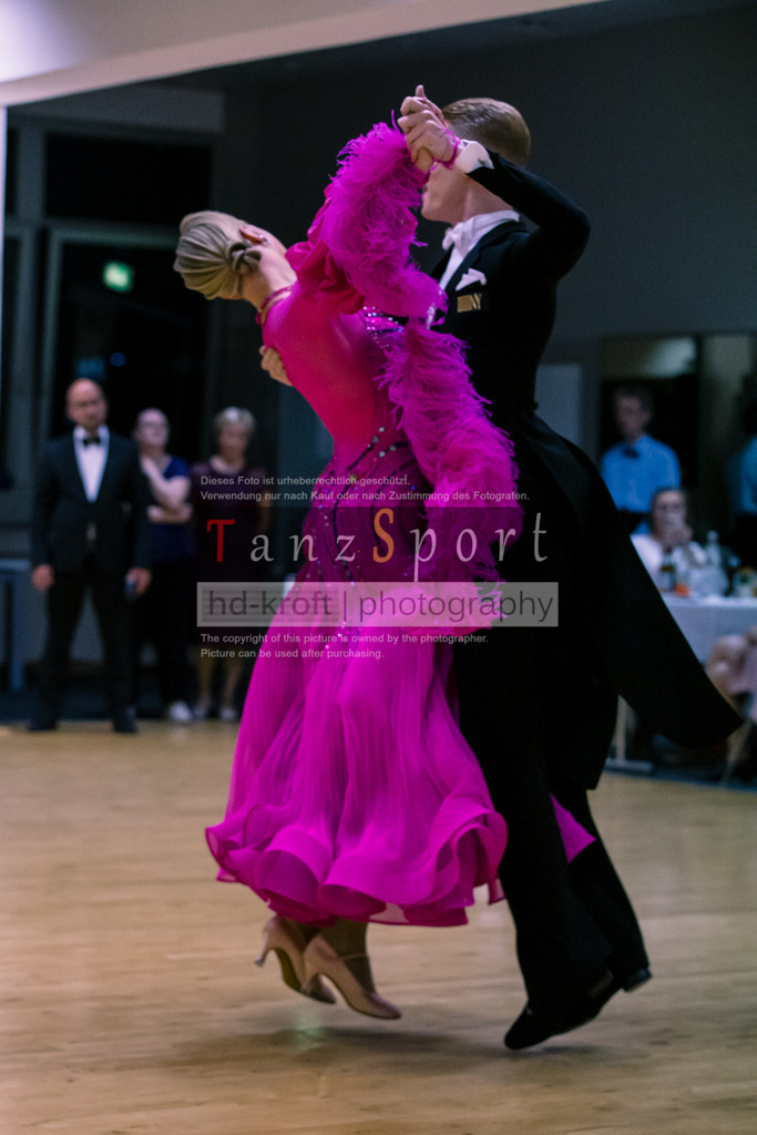 20250906_LM_By_HGR-S-Std_7511 | Tanzsportbilder, Standardtanz, Lateintanz, WDSF, DTV, LTVB, dancecomp, goc, hessen tanzt, blaues band der spree, walzer, tango, wiener walzer, slowfox, quickstepp, samba, rumba, cha-cha-cha, paso doble. jive, hd-kroft photography, turniertanzsport